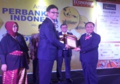 Bank Sumsel Babel Terima Penghargaan GCG dan IT Terbaik Dalam Anugerah Perbankan Indonesia 2015